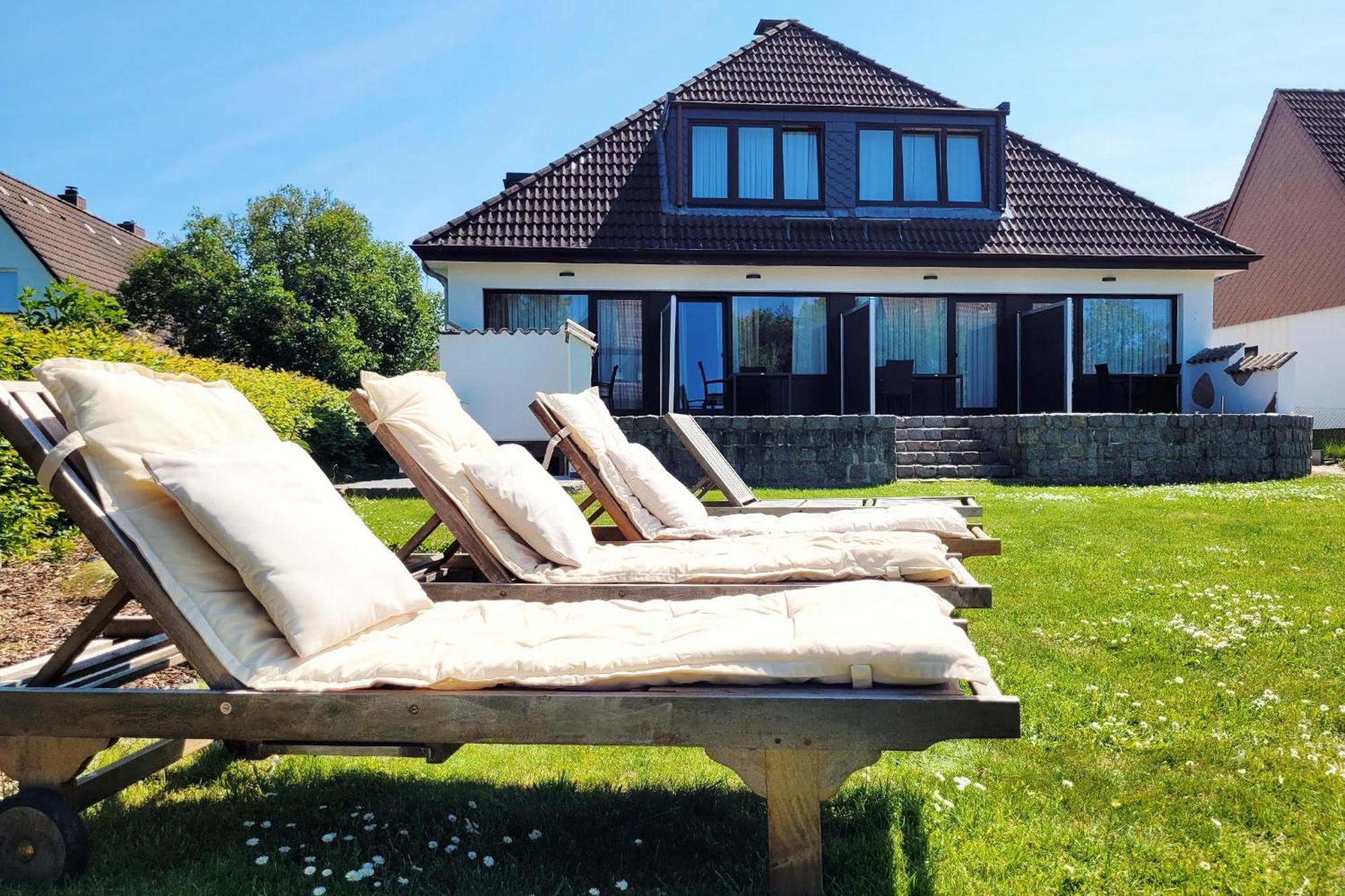 Sonnenterrasse: Moderne Strandnahe Mit Gartenblick *