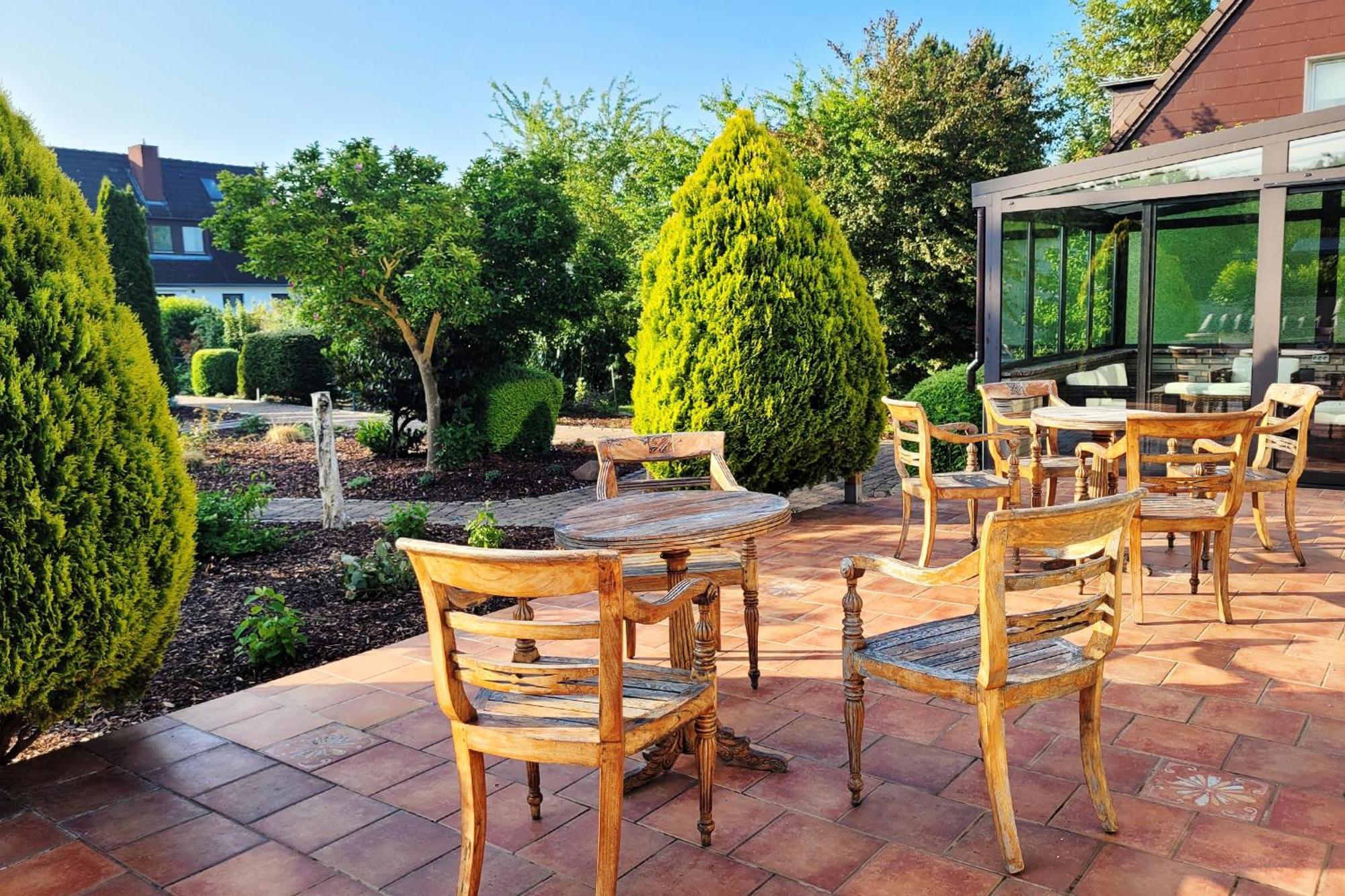Sonnenterrasse: Moderne Strandnahe Mit Gartenblick Apartment Scharbeutz